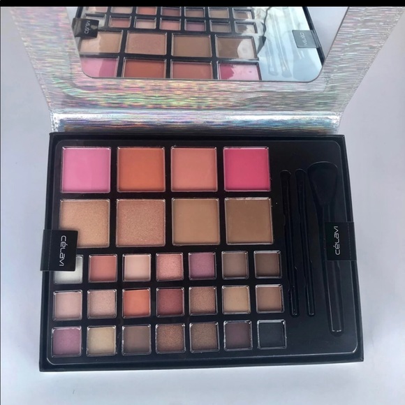 Celavi Runway Beauty High Impact Color. Free gift - Picture 4 of 7